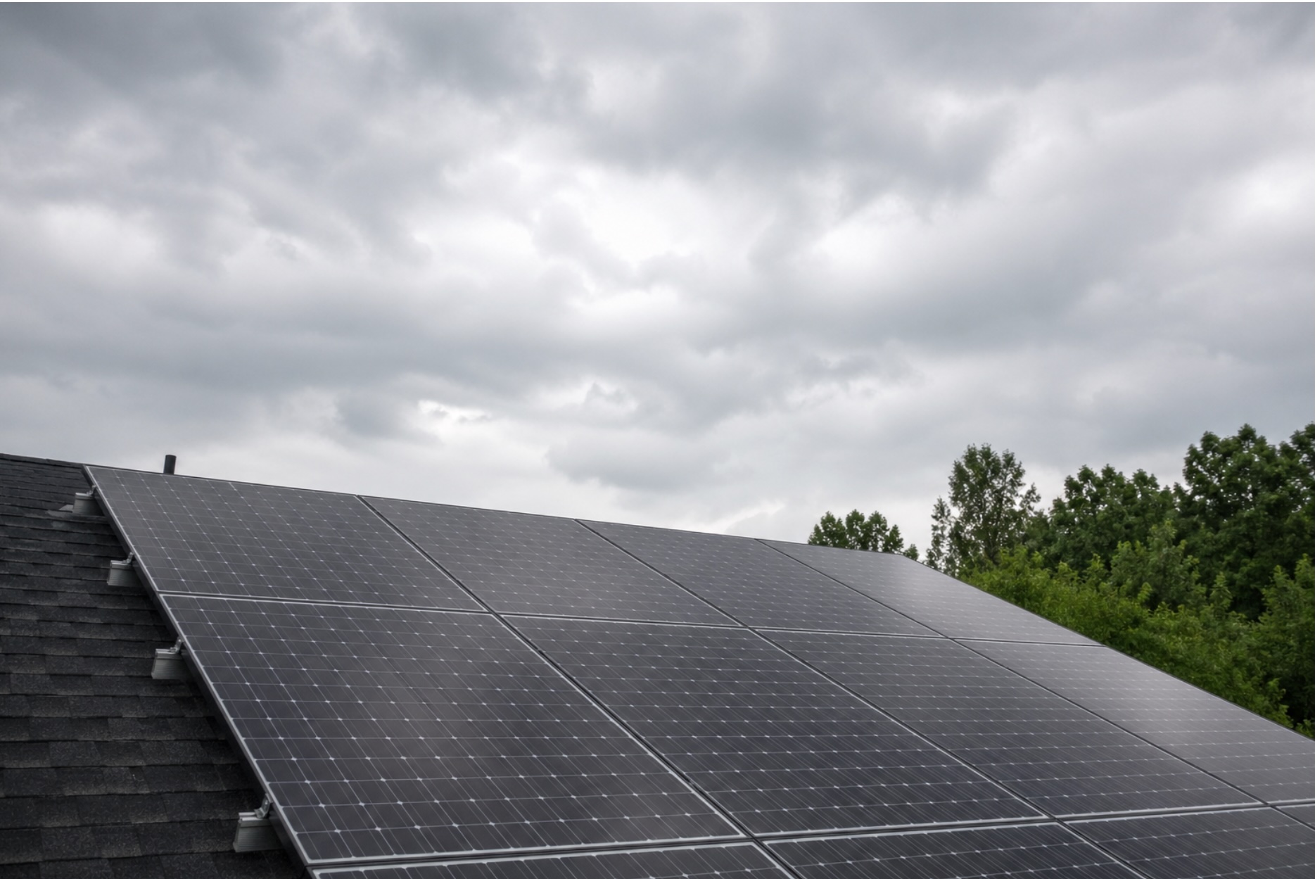 do solar panels work on cloudy days