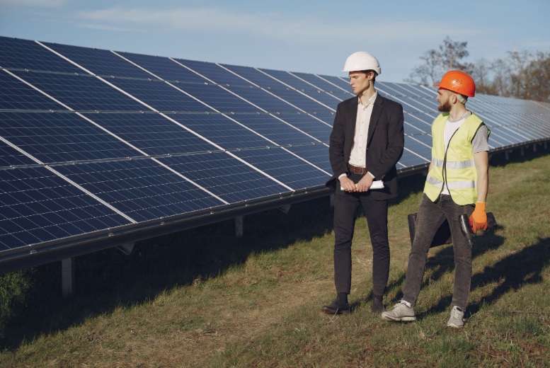 How hot weather affects solar panel performance